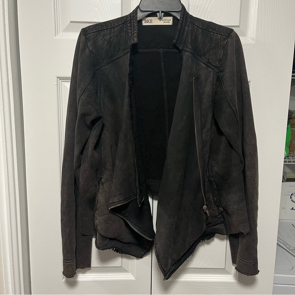 Buckle BKE Women Black Washed Cowl-Neck Asymmetrical Zip Draped Moto Jacket - Picture 6 of 9